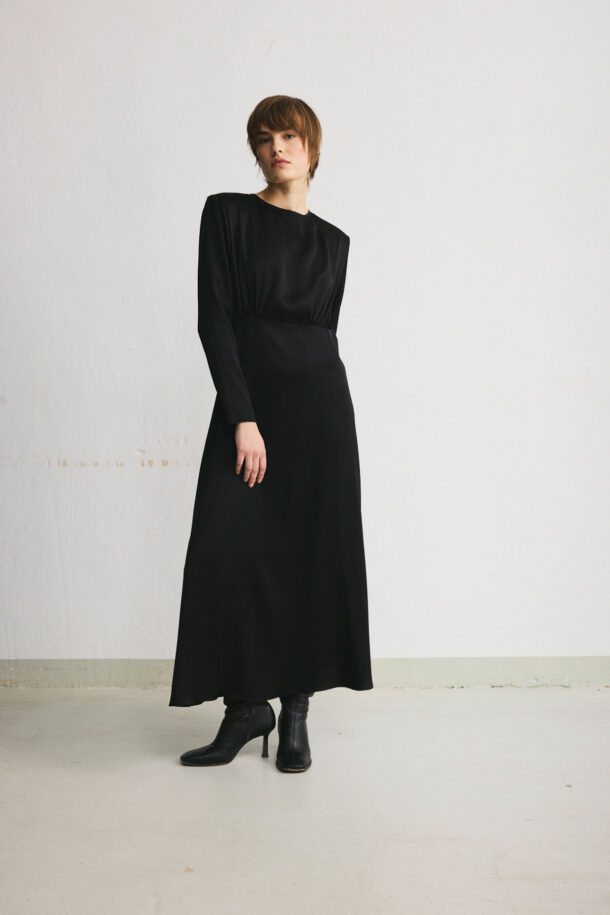 SCARLET maxi dress in black satin viscose with long sleeves and a back slit
